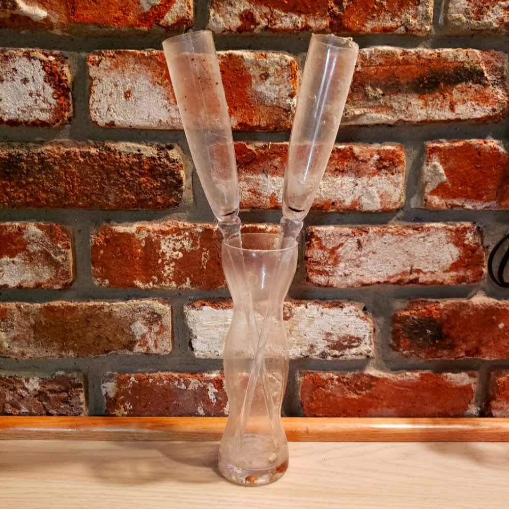 Champagne glasses & holder